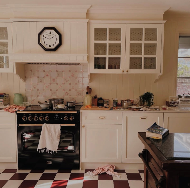 Hand-painted Delft tiles in Australian homes - Kitchen